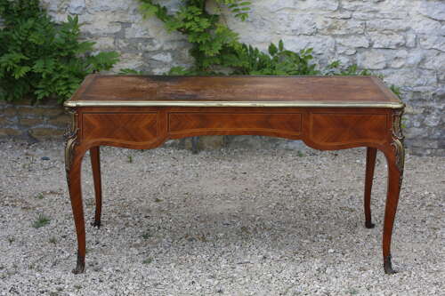 Louis XV Style Rosewood and Tulipwood Bureau Plat Ormolu Desk by MERCIER FRÈRES