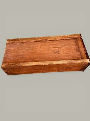 KNEEHOLE BUREAU IN BURR OAK & MAHOGANY C1800 A small country made kneehole bureau, pine ca