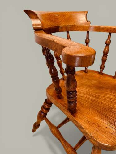 WINDSOR CAPTAIN’S CHAIR IN ASH & ELM C 1900