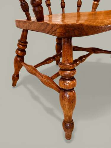 WINDSOR CAPTAIN’S CHAIR IN ASH & ELM C 1900