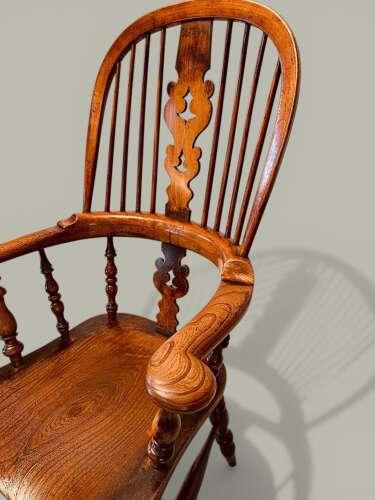 WINDSOR BROAD ARM CHAIR IN ASH & ELM C1890