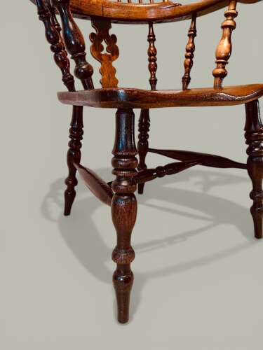 WINDSOR BROAD ARM CHAIR IN ASH & ELM C1890